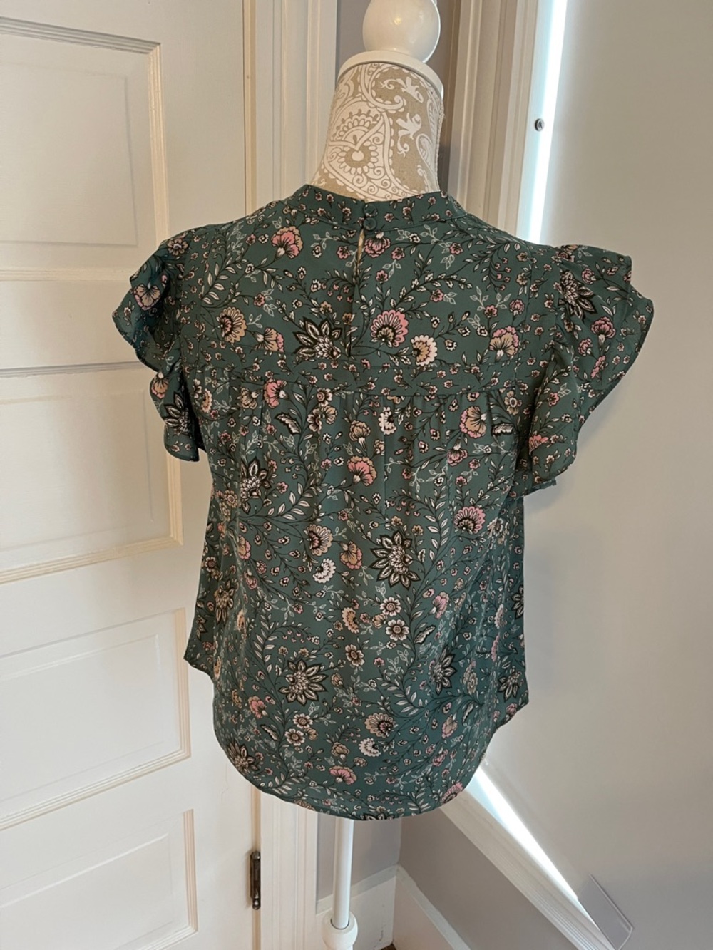 DR2 Size S Floral Ruffle Cap-Sleeve Blouse Light Green Pink - Picture 4 of 9